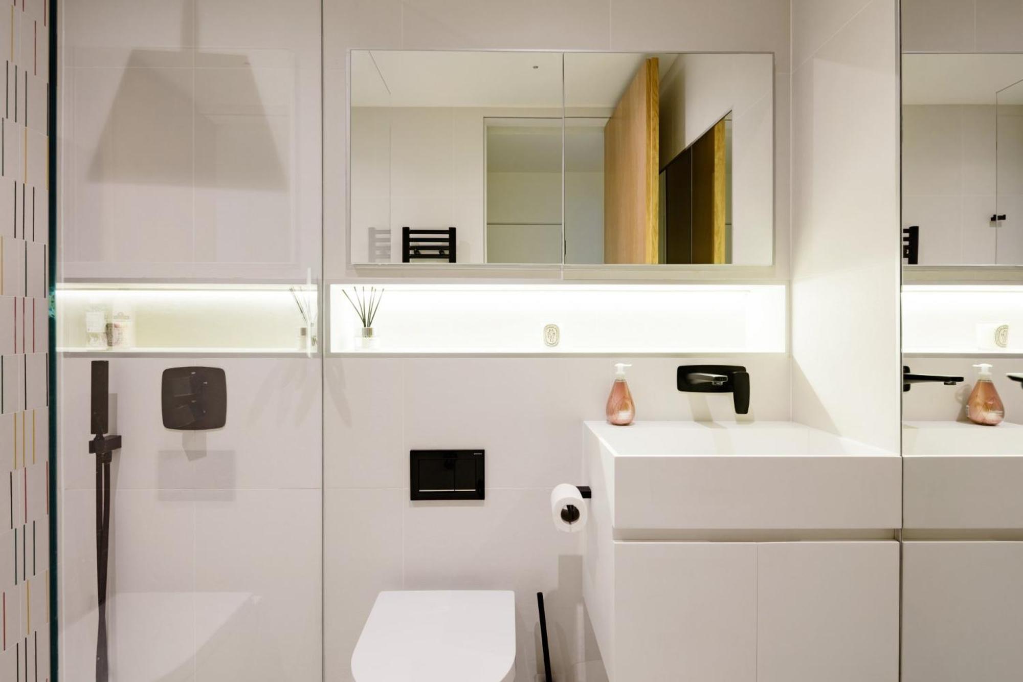 Modern Apartment & Rooms At Charing Cross ลอนดอน ภายนอก รูปภาพ